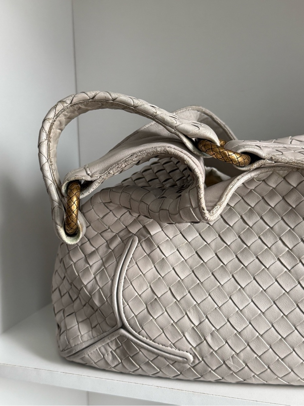 Bottega Veneta Cream Hobo Bag with Woven Leather and Curved Design - Picture 7 of 16